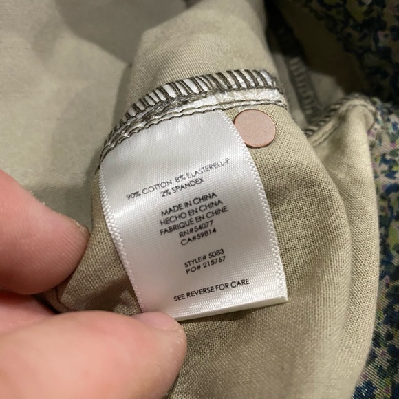 The CAbi Women’s Style 5083 Ditsy Olive Green Floral Stretch Skinny Jeans SZ 0 - Picture 3 of 4